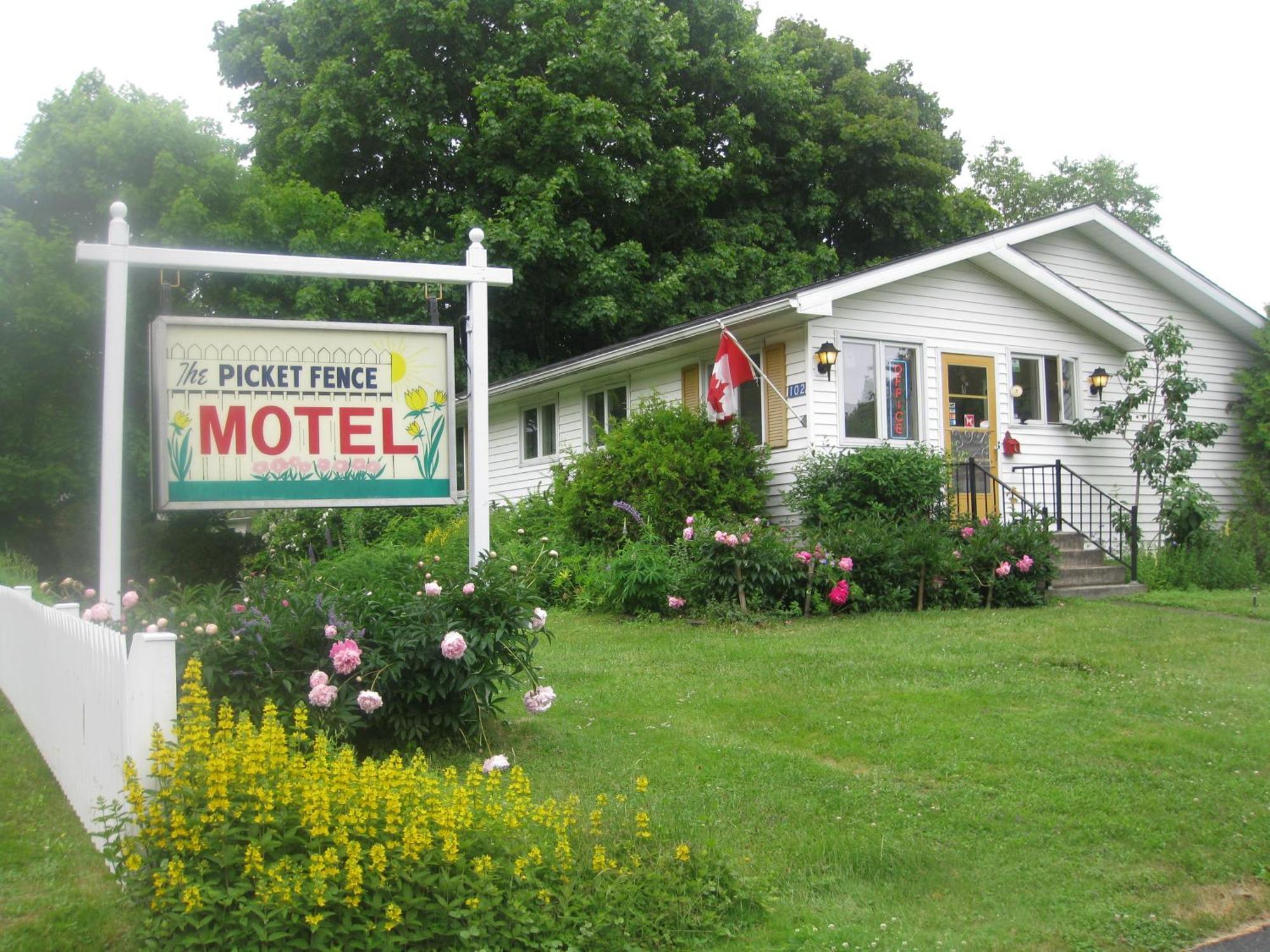 Picket Fence Motel St. Andrews By The Sea Bagian luar foto